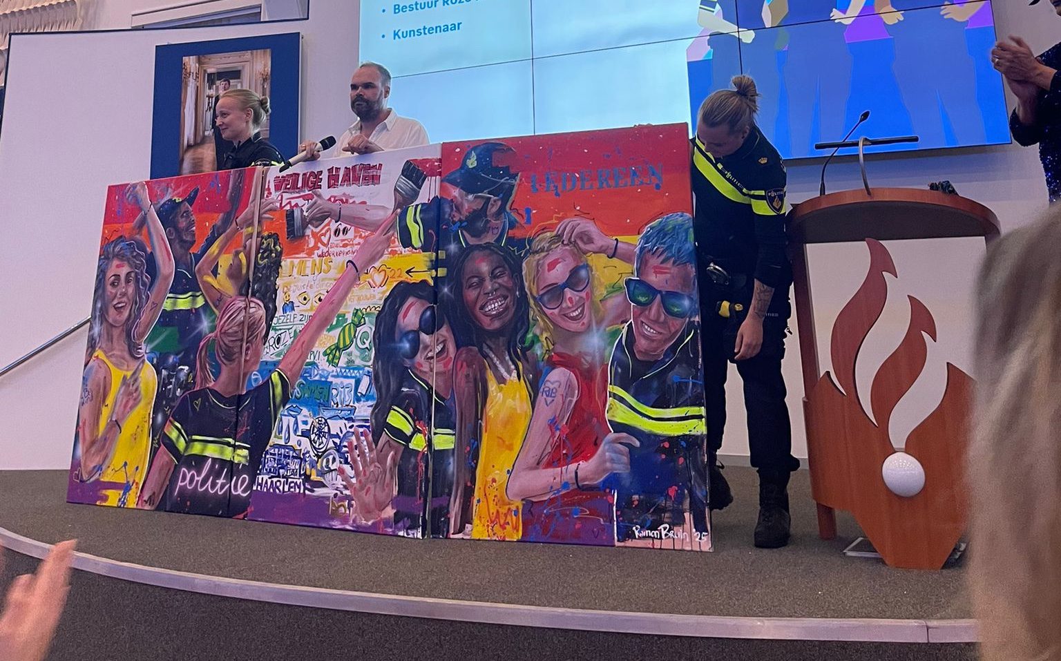 Onthulling van kunstwerk Ramon Bruin bij Roze in Blauw