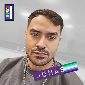 Jonas - ervaringsdeskundige (thema's: homoseksualiteit, docent, vo-onderwijs, pestgedrag (op school etc), onveiligheid, coming-out, ervaringsdeskundige van Stichting Regenboogloket